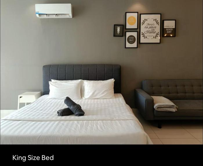 Designer Unit Atria Mall -King Bed, Washer, Netflix