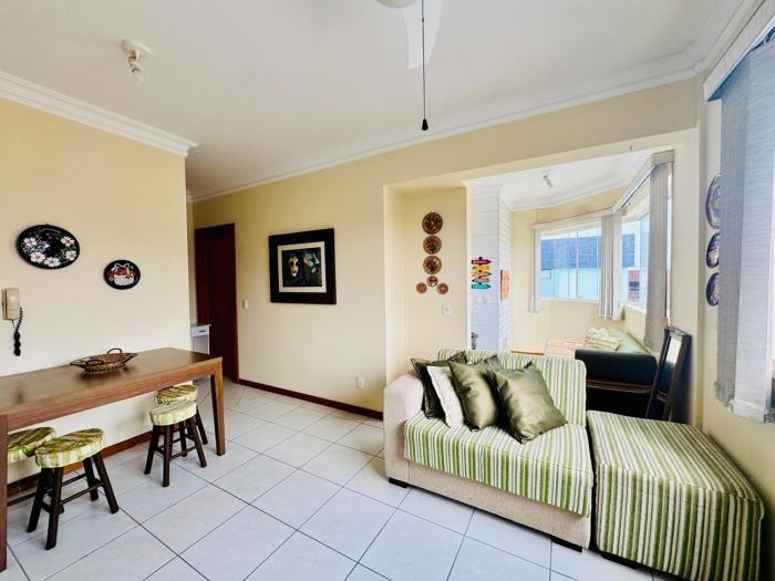 Apê bem localizado em Capão!