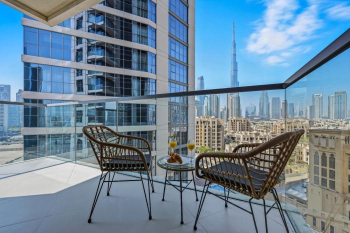 Luxury 1BHK Burj Khalifa View Short Walk Dubai Mall