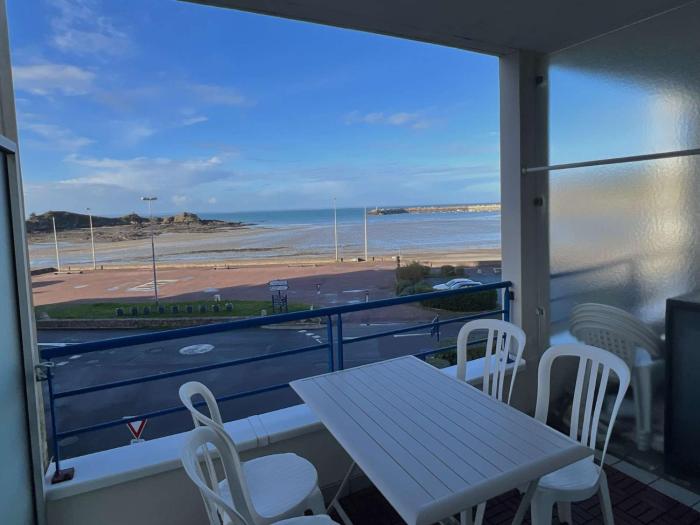 520 - Appartement T3 à Erquy avec pleine vue mer