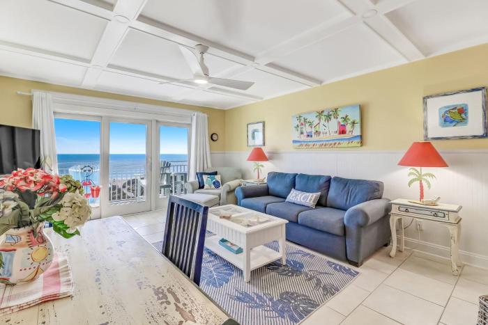 Vibrant Ocean View Getaway - Fernandina Beach