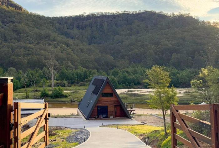 Ashwood AFrame - Secluded Riverfront Luxe