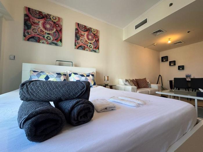 Click Stay - JLT - Studio & Balcony Lakes view Entire Apartment -RA