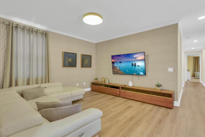 Unforgettable 8-Bedroom Luxury Retreat