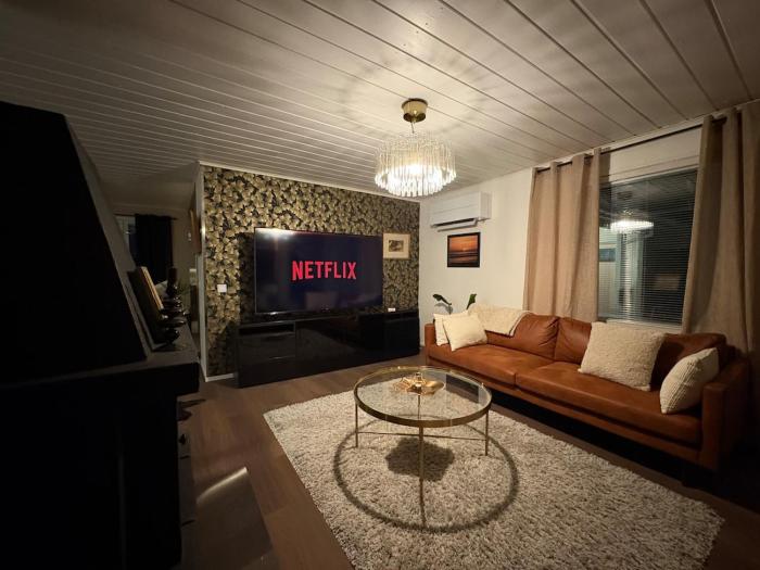 Cozy house near the river - sauna, Wi-Fi