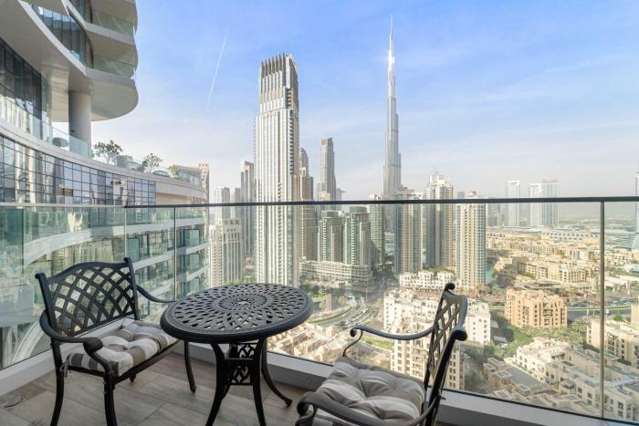 Luxury 1-Bed with Burj Khalifa Views in Downtown