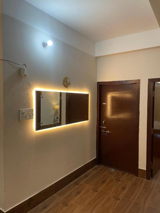 Golden leaf stay
