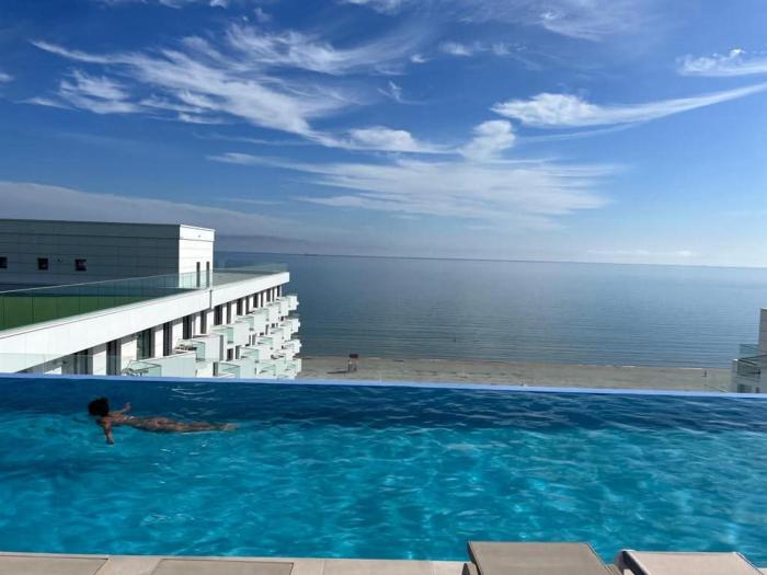 Alezzi Infinity Pool & Spa Resort