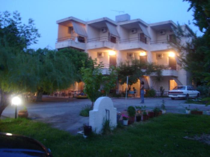 Apartments Skardoutsou