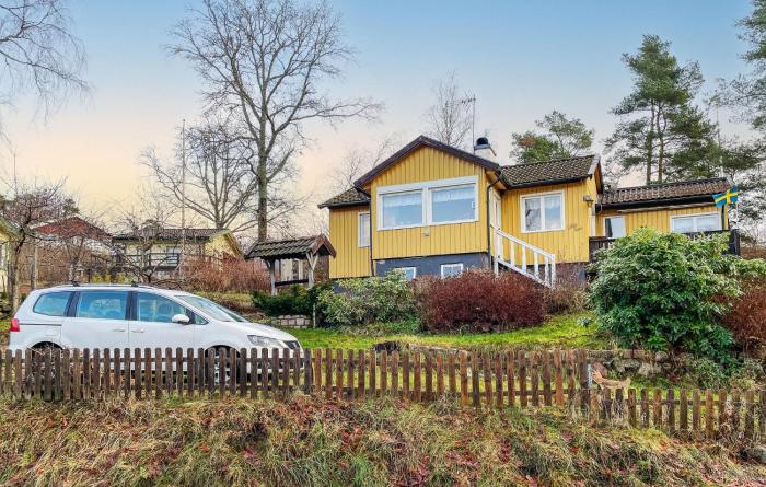 Lovely Home In Ljungskile With Wifi