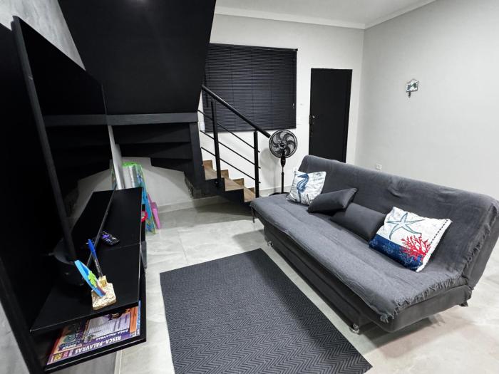 Sobrados Novos em Caraguatatuba perto da praia, Wi-Fi grátis, Churrasqueira privativa, Pet friendly e Estacionamento