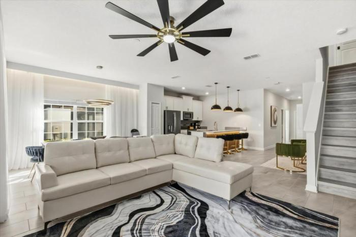 5 Bedrooms 4 Bathrooms Storey Lake 4984Wa