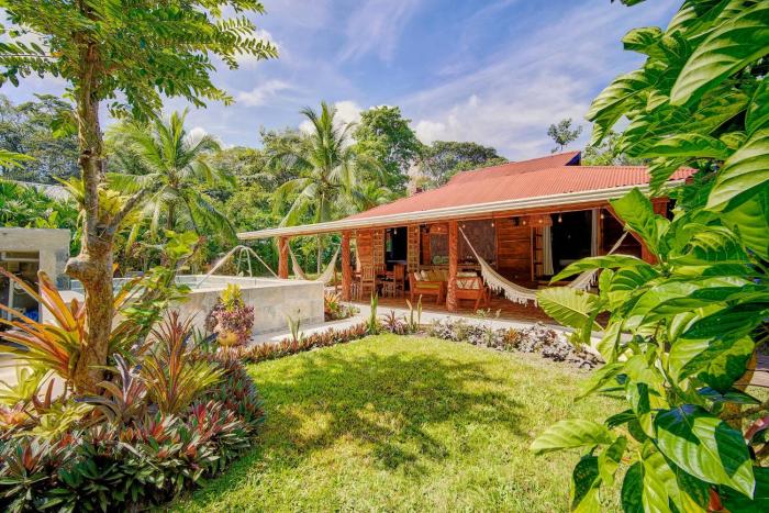 Casa Franke - Central 2BR Home with AC & Pool