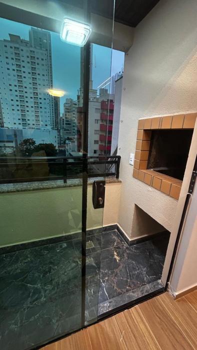 Alugo apartamento no centro de Balneário Camboriú