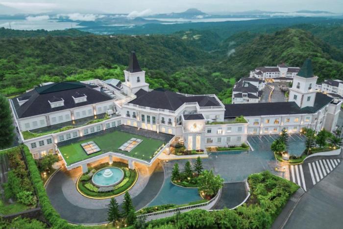 Twin Lakes Hotel near Tagaytay