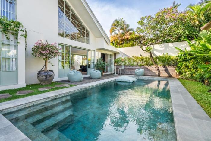 luxury villa in seminyak
