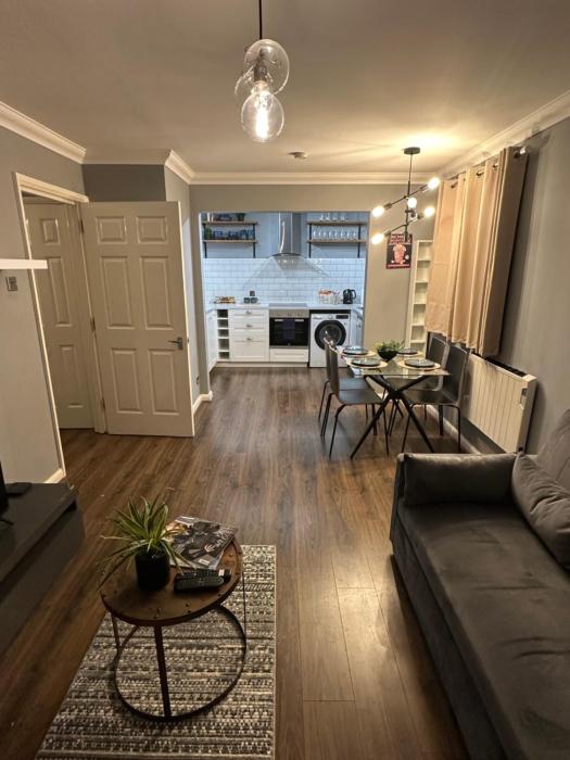 Free Parking - 4 Beds - Great Transport