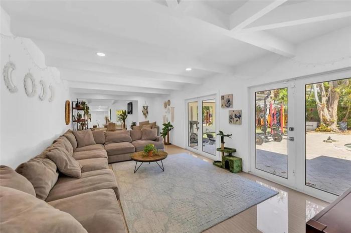 Spacious Four-Bedroom Luxury Home With Private Pool