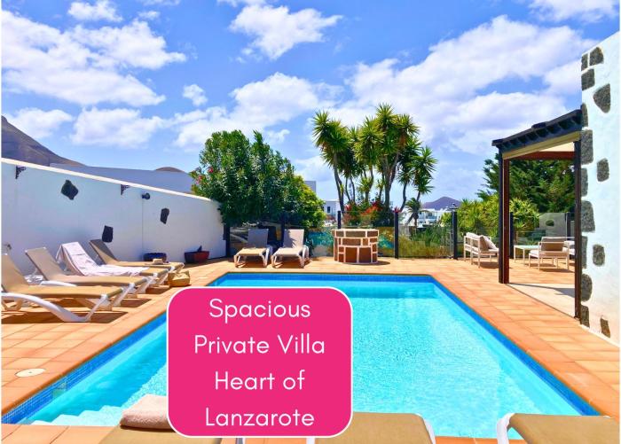 Spacious Private Villa up to 16 - Authentic Yaiza - Volcano, Timanfaya park, Bodega & South Beaches - Heated Pool - Game Room - Charcoal grill