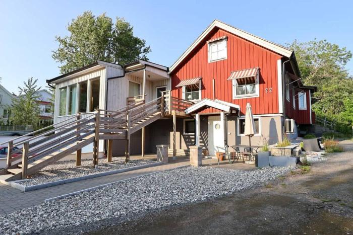 Workers Home - 8 Beds - Free Parking - Near Volvo