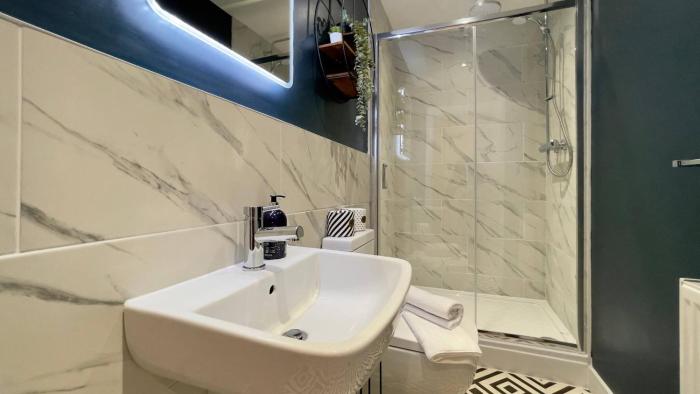 Stylish 2-Bed Apartment - Nether Edge, Sheffield