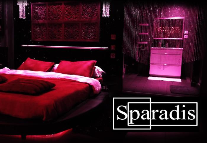 Love room Sparadis Laval 53 Studio avec jacuzzi privatif