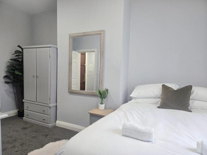 Apartment in Central Huddersfield with free parking