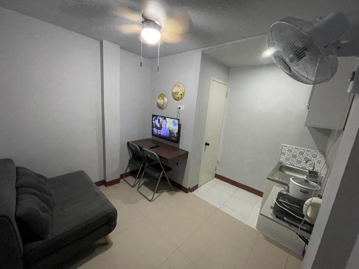 Fully-furnished One-bedroom Apartment with Wi-fi