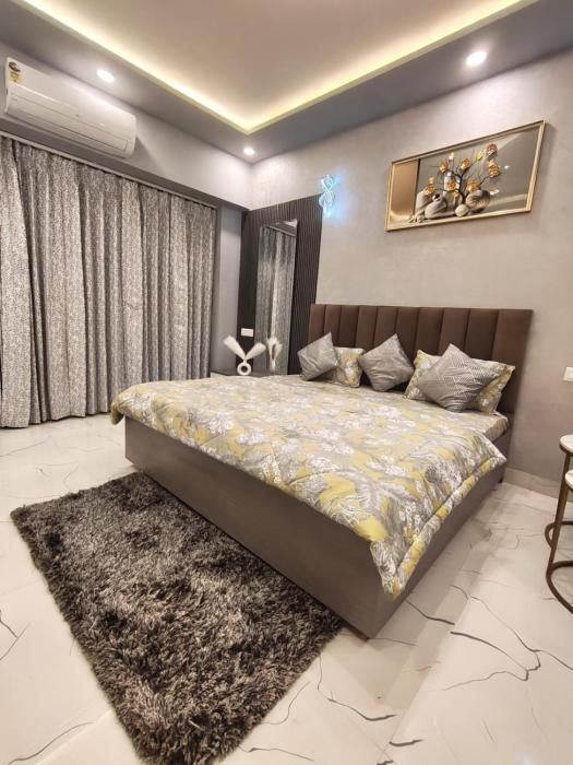 Modern Private Studio near Gaur City Mall for Comfortable Monthly Stay