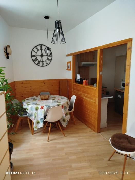 Appartement cosy de 50m2, 2 chambres avec terrasse, plein centre dAx-les-Thermes