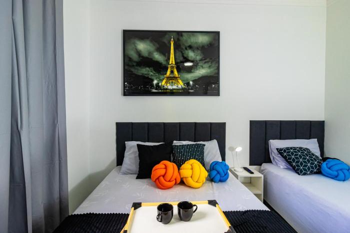 Apê Lindo 2 min da Praia com Garagem, 2 Qto e Lado Centro