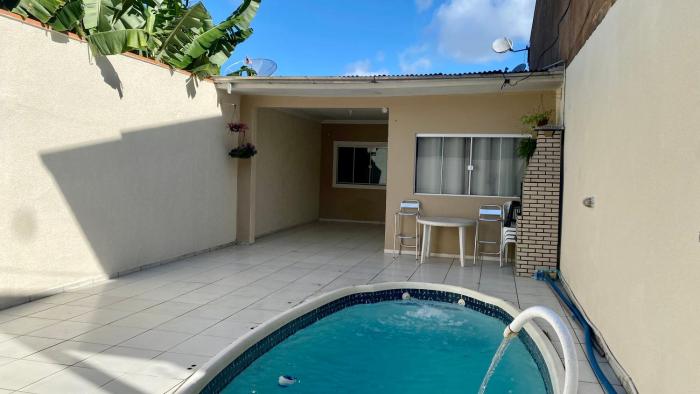 Casa de 2 QUARTOS COM PISCINA
