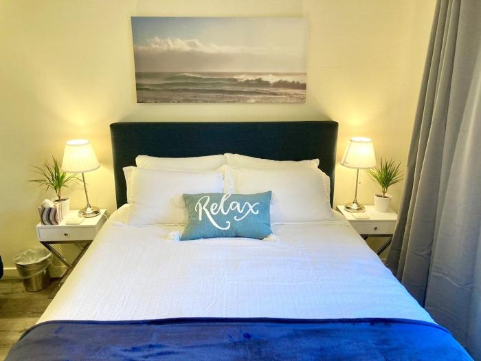 Fully Equipped DTSM Studio, Blocks to Ocean & Pier