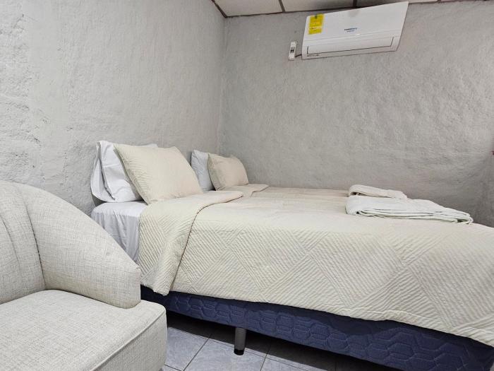 Apto en Santa Ana con AC