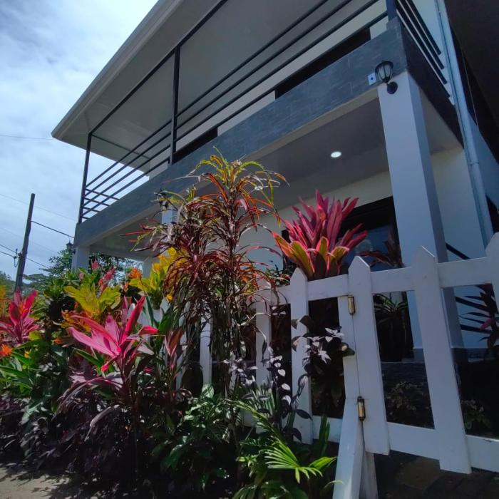 Hospedaje Casa Blanca Tortuguero Carey