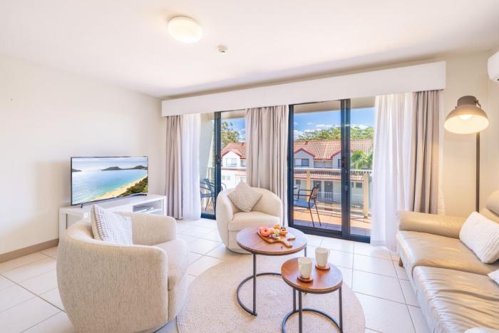 Nelson Bay Breeze Apartments 33, 1 Trafalgar St - Aircon, Wi-Fi, Linen, Pool