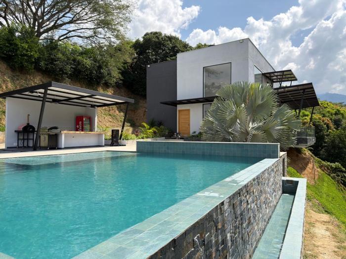 Luxury estate in San Jerónimo with infinity pool