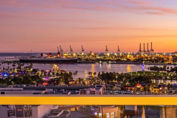 Marbella Lane - Grand 2BR w Beach & Ocean Views