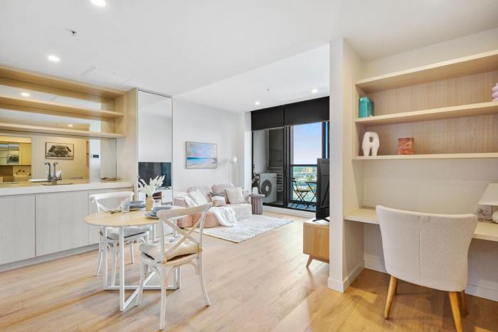 Spencer Loft with Pool & Gym Access