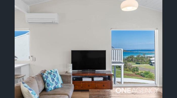 Sea Breaks Escape Manyana