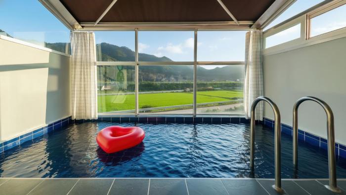 Gyeongju Modern Pool Villa