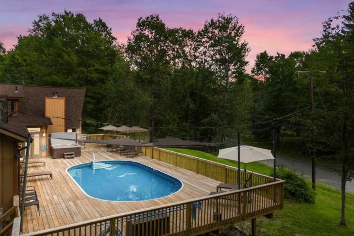 Pocodobe Private Pool Retreat in Poconos