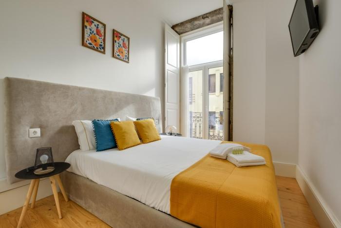 Bright 2bedroom apartment in Bonfim, 2 minutes from Campanhã, Porto city center