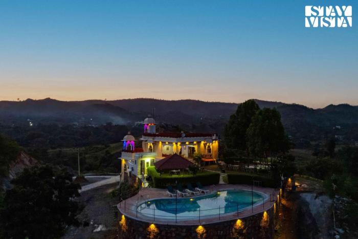 StayVista at Samar Fateh Garh with Bonfire, Lawn, AC