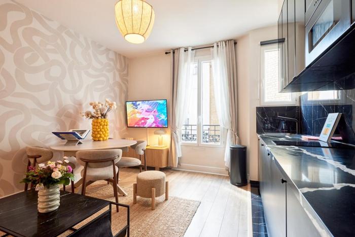 Modern flat in Levallois