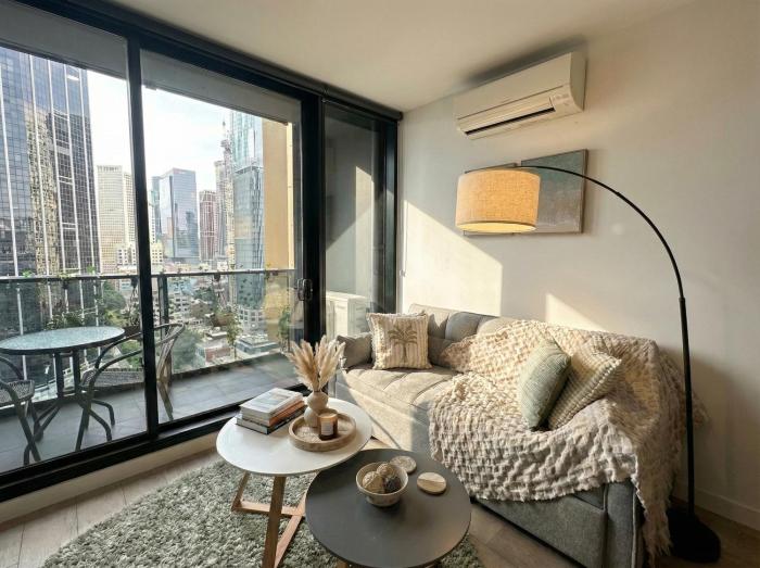 Cosy Corner 2BR with City Views