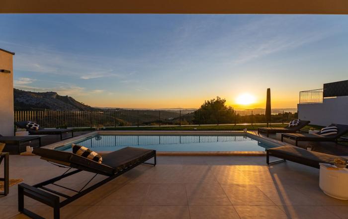 NEW! Villa Bella Ciao: A Stylish 3-Bedroom Retreat with Spectacular Split and Sea Views