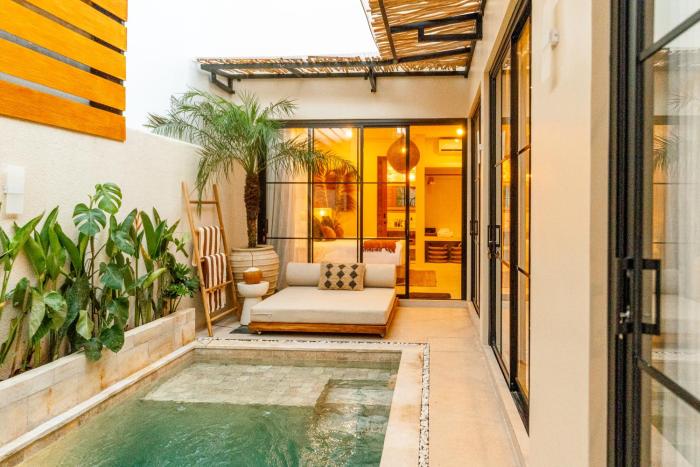 Afro-Tropical 2BR Villa Amoke with Pool, Rooftop and Fitness Corner in Canggu -Bali