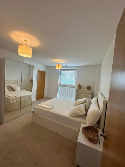En-suite QueenRoom with Parking and gym inRoyal Dock Excel E16