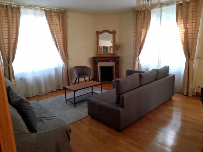 Charmant appartement avec terrasse en plein centre